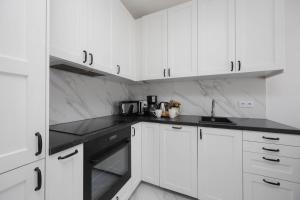 Modern Apartment with Desk and Balcony by Noclegi Renters