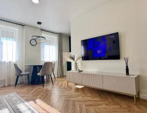 16th Avenue Luxury Apartment
