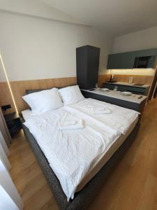 Axiom Suites - Nova 7