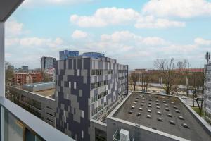 Nowoczesne Studio z Balkonem we Wrocławiu by Noclegi Renters
