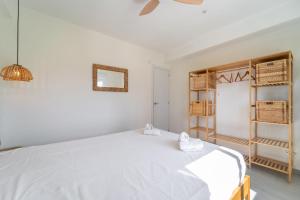 Apartment with Sunny Balcony - Take Care Malaga