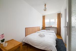 Wola Ratusz Standard Apartment by BookingHost