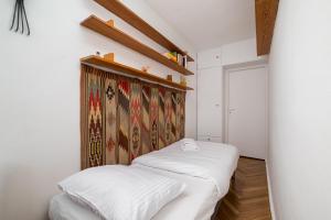 Wola Ratusz Standard Apartment by BookingHost