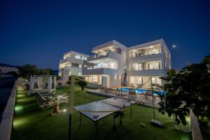 Apartments & Rooms Pool Villas Maris