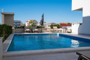 Apartments & Rooms Pool Villas Maris