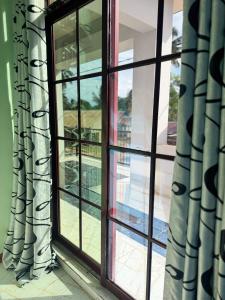 Next-lane house Spacious 5BR near the Airport