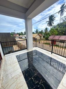 Next-lane house Spacious 5BR near the Airport
