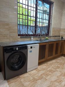 Next-lane house Spacious 5BR near the Airport