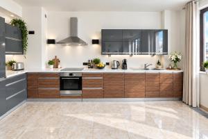 130sqm Master Apartment 3BED 2BATH Market Sq 5min