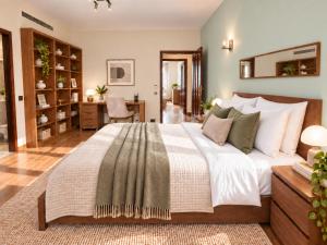 130sqm Master Apartment 3BED 2BATH Market Sq 5min