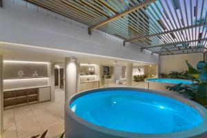 Luxury 3BR in Palm Beach Retreat Beach Views