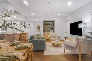 Luxury 3BR in Palm Beach Retreat Beach Views