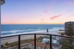 Luxury 3BR in Palm Beach Retreat Beach Views