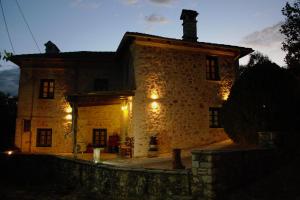 Yonos Houses