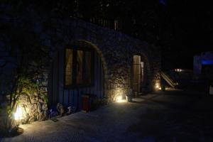 Yonos Houses