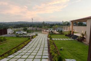 ELIVAAS Signature Kasa Alsigarh 2 BHK Hill-View Villa With Private Pool, Landscaped Lawn & Library