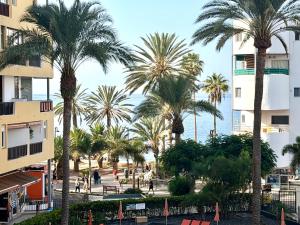 OCEAN SYMPHONY APARTMENT WITH TERRACE, Los Cristianos, Tenerife
