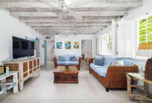 Charming Beachfront Villa - Sunset Reach