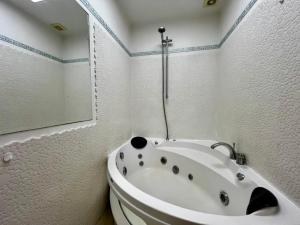 Central Kyiv Apartment near Olimpiiska & Palace of Sports
