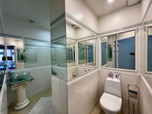 Central Kyiv Apartment near Olimpiiska & Palace of Sports