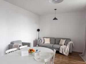 Urban Apartments - Luxury Warsaw Stays - 2 Bedrooms - Pereca street