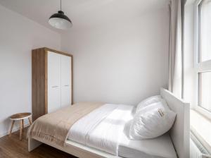 Urban Apartments - Luxury Warsaw Stays - 2 Bedrooms - Pereca street