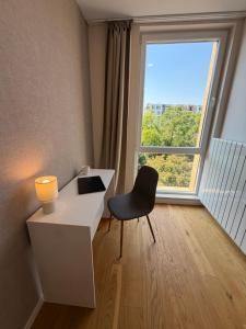 Zurich Spacious 2BDR w Paid parking, WorkDesk and WiFi