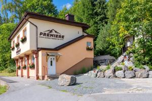 Premiere Apartments