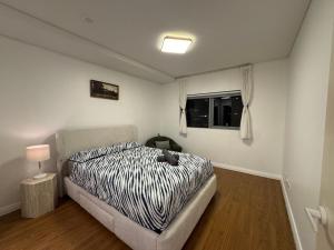 3BR Home 3 Mins to Burwood Station with 2 Parking