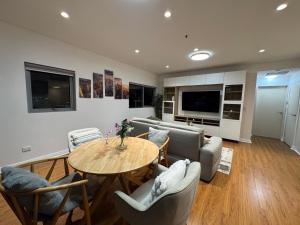 3BR Home 3 Mins to Burwood Station with 2 Parking