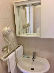 Queen Room with Balcony room in La Lanterna