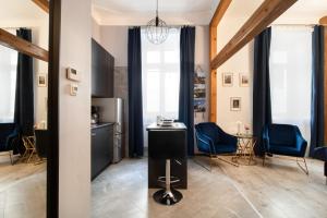 Navy Mezzanine Apartment - Sołtyka Loft near Old Town - by Upstairs