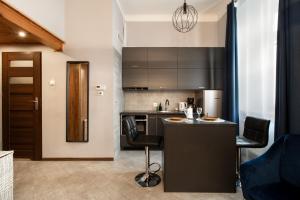 Navy Mezzanine Apartment - Sołtyka Loft near Old Town - by Upstairs