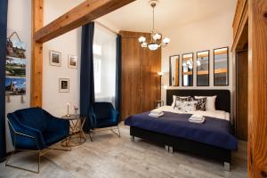 Navy Mezzanine Apartment - Sołtyka Loft near Old Town - by Upstairs