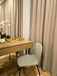 Harmony in Old Town Two bedroom Apartment Steps from Dome Square