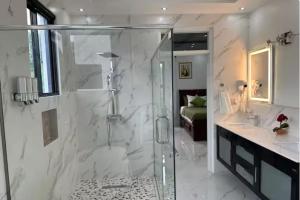 Urban Paradise Suite
