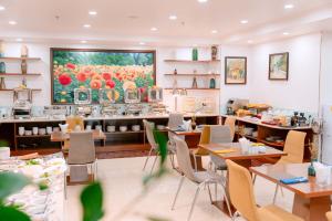 DAHLIALAND SAIGON HOTEL & SWIMMING PooL