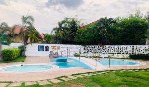 Doc Azenith Presidential Suite - Dee Condo Fortune Queen