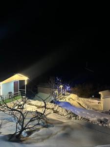 Auli Retreat Mountain View Cabin Apple Orchard