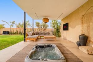 Villa Mavéa Marrakech - Free Jacuzzi, Fitness Room, Heated Pool, Large Garden, 20 min from City Center