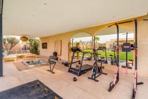 Villa Mavéa Marrakech - Free Jacuzzi, Fitness Room, Heated Pool, Large Garden, 20 min from City Center