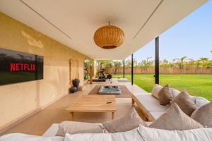 Villa Mavéa Marrakech - Free Jacuzzi, Fitness Room, Heated Pool, Large Garden, 20 min from City Center