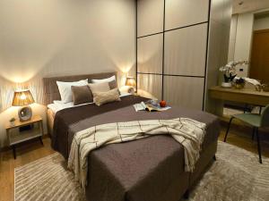 Harmony in Old Town Two bedroom Apartment Steps from Dome Square