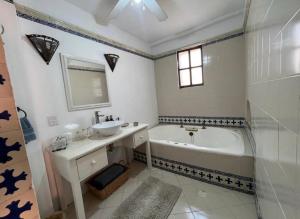 Casa Aparicio