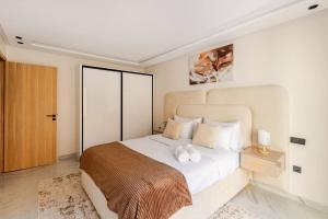 Luxurious 3BR Duplex with Private Pool Near City Center