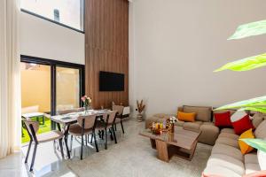 Luxurious 3BR Duplex with Private Pool Near City Center