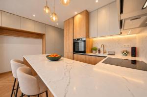 Modern Apartment with Balcony & Free Parking