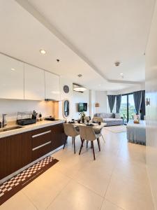Tambuli Seaview Studio 10th floor 300 Mbps