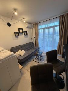 Axiom Suites - Zenith IV
