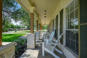 Austin Group Getaway - Pool, Hot Tub, 15 Beds